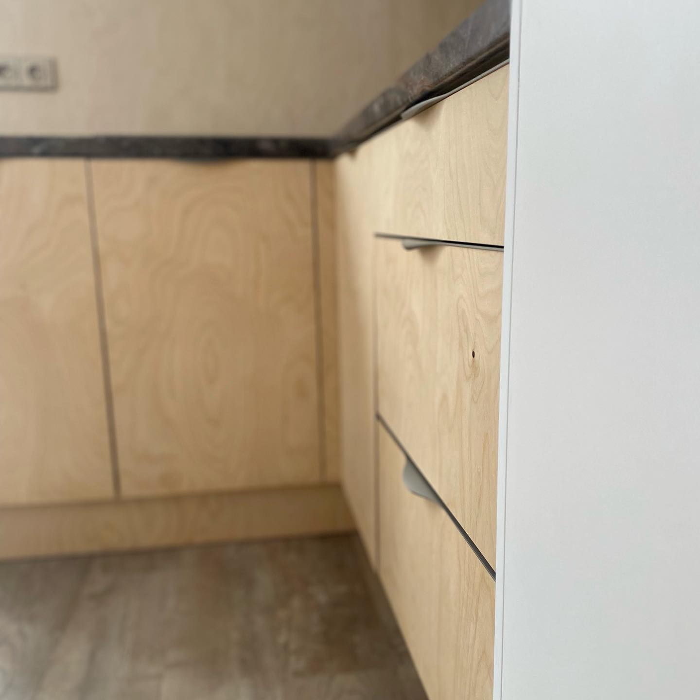🇨🇿 Překližka může být jedinečná kdekoliv 🤩
🇬🇧 Plywood can be unique anywhere 🤩

#plywoodisourpassion #orlimex #plywood #experts #worldwide #kitchen #kitchendesign #home